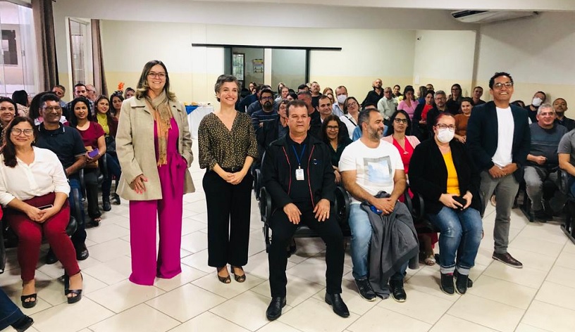 Julia Sant'Anna se reúne com gestores escolares da regional Manhuaçu. Foto: Marcilene Maia 